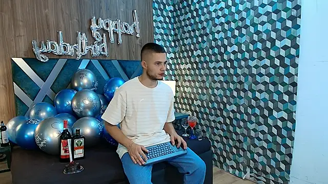 Snapshot of Joaho_Fernandez chatting on July 8, 9:41 pm Joaho Fernandez online show from July 8, 9:41 pm