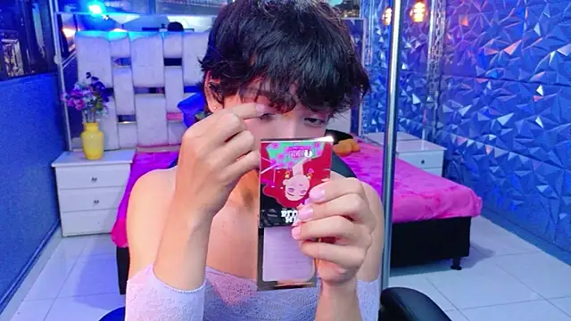 IsaacNovaa online show from June 7, 7:50 pm