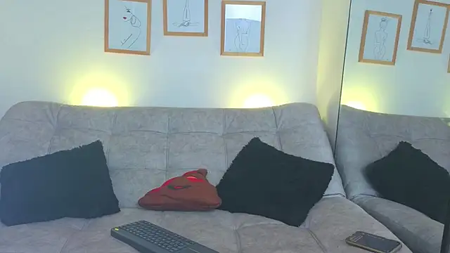 Snapshot of CharlotteCopper_ chatting on April 10, 10:53 am CharlotteCopper online show from April 10, 10:53 am
