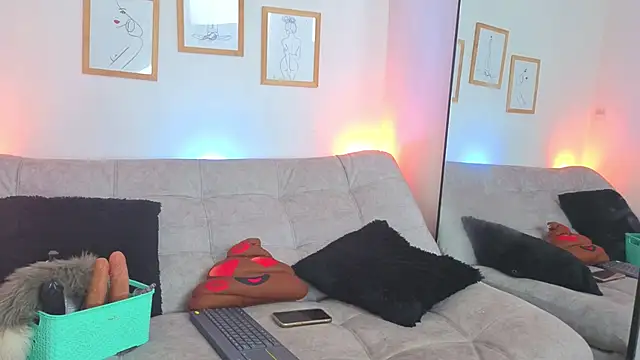 Snapshot of CharlotteCopper_ chatting on April 16, 10:38 am CharlotteCopper online show from April 16, 10:38 am