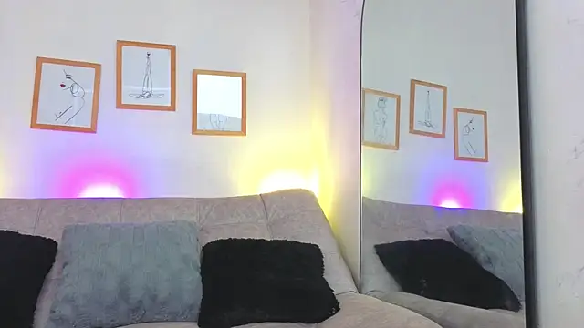 Snapshot of CharlotteCopper_ chatting on May 3, 10:43 am CharlotteCopper online show from May 3, 10:43 am
