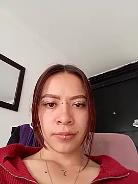 Snapshot of AuroraaMoonn chatting on May 7, 3:50 pm AuroraaMoonn online show from May 7, 3:50 pm