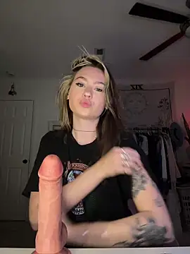 peachesncreamyy online show from May 5, 3:25 am
