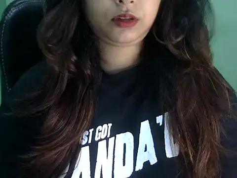 Snapshot of shivi_jaan chatting on May 14, 2:07 am shivi jaan online show from May 14, 2:07 am