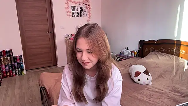 NyelleSpir online show from May 13, 3:20 pm