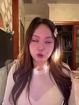Snapshot of thelittlexx chatting on April 2, 10:35 am thelittlexx online show from April 2, 10:35 am