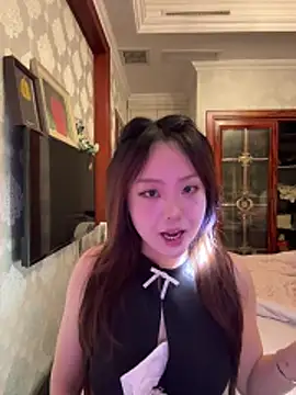 Snapshot of thelittlexx chatting on April 12, 12:21 pm thelittlexx online show from April 12, 12:21 pm