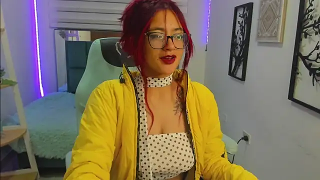 Sara Red X online show from June 7, 4:05 am