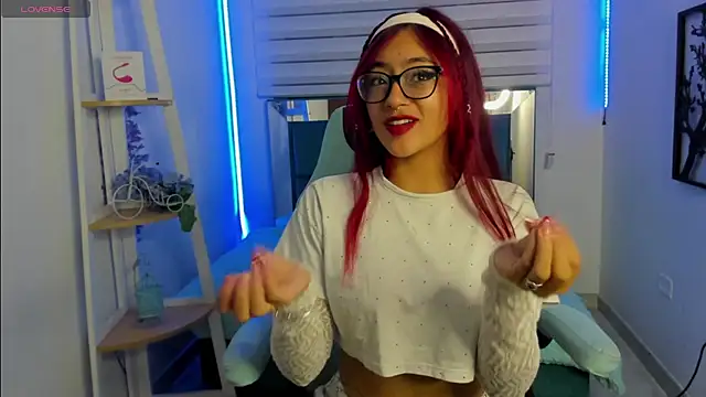 Sara Red X online show from June 17, 3:31 am