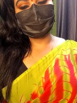 Snapshot of Anushka_flower chatting on May 6, 6:13 pm Anushka flower online show from May 6, 6:13 pm