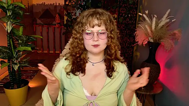 Snapshot of SaraSweetness chatting on April 3, 9:18 am SaraSweetness online show from April 3, 9:18 am