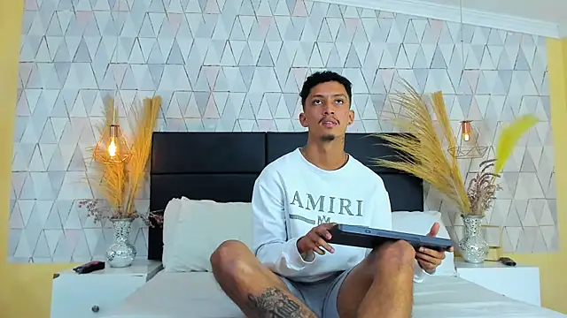 Snapshot of NoahOsorio chatting on March 27, 6:51 pm NoahOsorio online show from March 27, 6:51 pm