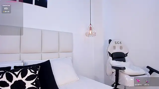 Snapshot of Megan_Brunette2 chatting on July 10, 11:29 pm Megan Brunette2 online show from July 10, 11:29 pm