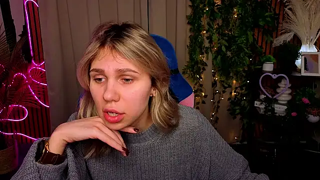 Snapshot of DebbieCobb chatting on March 30, 6:36 am DebbieCobb online show from March 30, 6:36 am