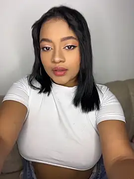 Snapshot of Saraa_M chatting on May 14, 6:26 pm Saraa M online show from May 14, 6:26 pm