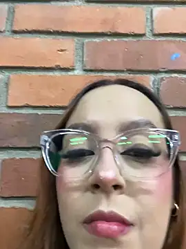 Snapshot of victoria_luxx_ chatting on March 27, 8:19 pm victoria luxx online show from March 27, 8:19 pm