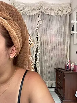Snapshot of victoria_luxx_ chatting on April 15, 8:09 pm victoria luxx online show from April 15, 8:09 pm