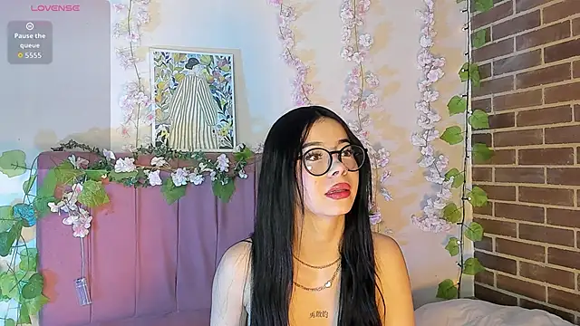 Snapshot of megan_n chatting on March 31, 9:15 pm megan n online show from March 31, 9:15 pm