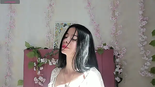Snapshot of megan_n chatting on April 1, 8:06 pm megan n online show from April 1, 8:06 pm