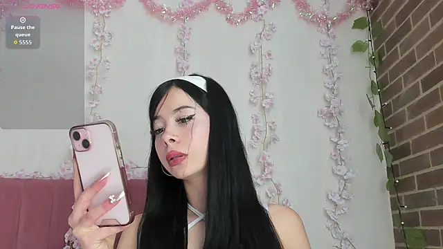 Snapshot of megan_n chatting on April 13, 7:52 pm megan n online show from April 13, 7:52 pm