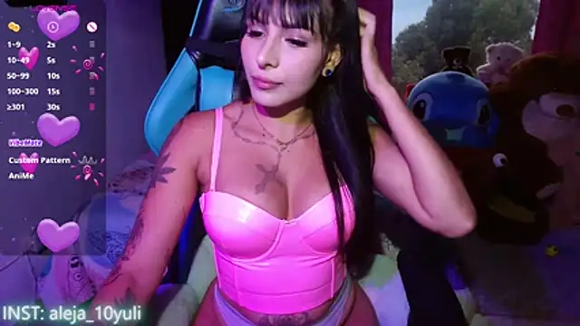 Snapshot of aleja_1028 chatting on June 6, 10:58 pm aleja 1028 online show from June 6, 10:58 pm