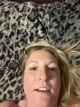 Snapshot of sweetkacibaby chatting on April 10, 1:27 pm sweetkacibaby online show from April 10, 1:27 pm