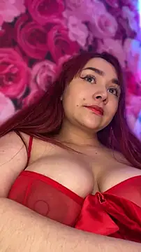 Snapshot of SweetLittleRed chatting on April 13, 10:10 am SweetLittleRed online show from April 13, 10:10 am