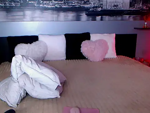 Snapshot of AnneAme chatting on April 11, 10:41 am AnneAme online show from April 11, 10:41 am