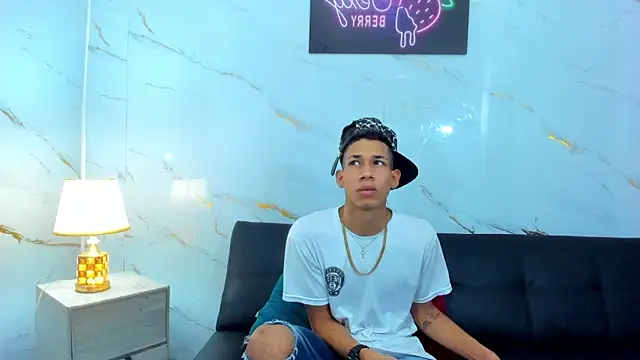 Snapshot of Black_khom chatting on March 27, 5:13 am Black khom online show from March 27, 5:13 am