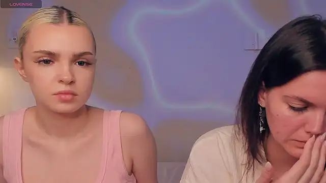 Snapshot of JuliannPaysour chatting on May 8, 7:25 am JuliannPaysour online show from May 8, 7:25 am