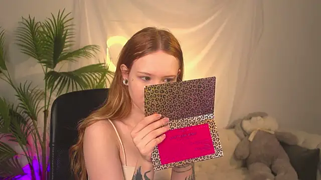 Snapshot of zoeforrd chatting on May 5, 5:15 am zoeforrd online show from May 5, 5:15 am