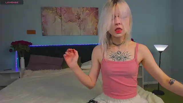 Snapshot of Mary_Wester chatting on April 1, 1:06 am Mary Wester online show from April 1, 1:06 am