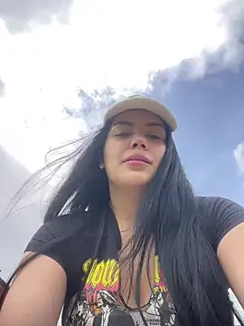 Snapshot of Cami_olarte chatting on June 7, 4:33 pm Cami olarte online show from June 7, 4:33 pm