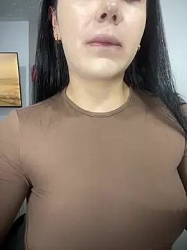 Snapshot of Cami_olarte chatting on June 23, 8:18 pm Cami olarte online show from June 23, 8:18 pm