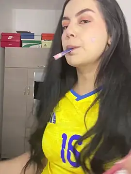 Snapshot of Cami_olarte chatting on June 27, 11:21 pm Cami olarte online show from June 27, 11:21 pm