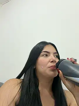 Snapshot of Cami_olarte chatting on July 14, 2:05 am Cami olarte online show from July 14, 2:05 am