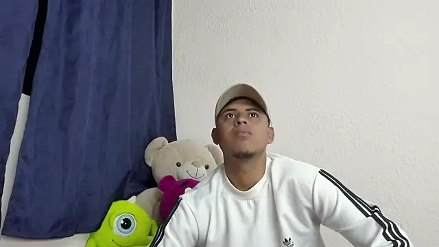 Snapshot of Zaym_Liam chatting on March 28, 12:10 am Zaym Liam online show from March 28, 12:10 am