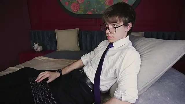 Snapshot of DaveBevy chatting on July 17, 8:24 pm DaveBevy online show from July 17, 8:24 pm