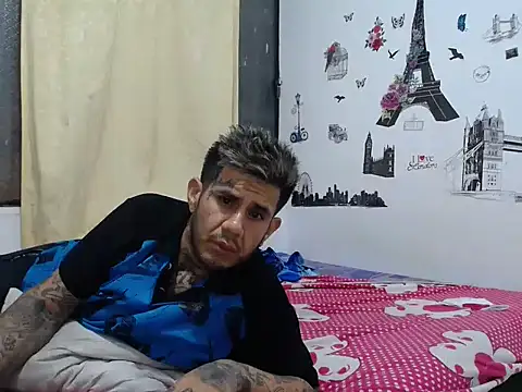 Snapshot of allison_maxtattoo_ chatting on April 5, 2:31 am allison maxtattoo online show from April 5, 2:31 am