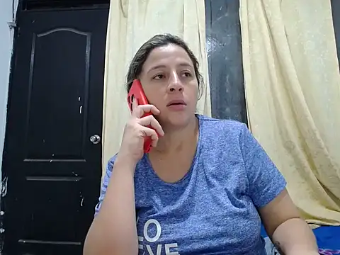 Snapshot of allison_maxtattoo_ chatting on April 15, 10:22 am allison maxtattoo online show from April 15, 10:22 am
