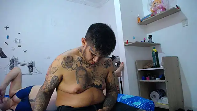 Snapshot of allison_maxtattoo_ chatting on April 30, 8:57 pm allison maxtattoo online show from April 30, 8:57 pm