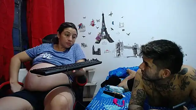 Snapshot of allison_maxtattoo_ chatting on May 2, 10:31 am allison maxtattoo online show from May 2, 10:31 am
