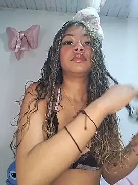 Snapshot of BelleKaty_ chatting on May 27, 8:17 pm BelleKaty online show from May 27, 8:17 pm