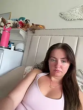 Snapshot of LolaSkyee chatting on June 1, 12:07 pm LolaSkyee online show from June 1, 12:07 pm
