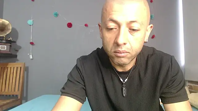 Snapshot of _bonnie_and_clyde chatting on May 29, 10:30 pm bonnie and clyde online show from May 29, 10:30 pm