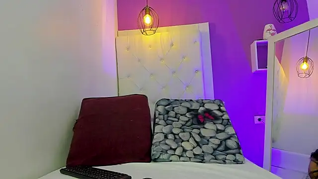 Snapshot of Camila_and_Johan_naughty chatting on May 28, 7:22 pm Camila and Johan naughty online show from May 28, 7:22 pm