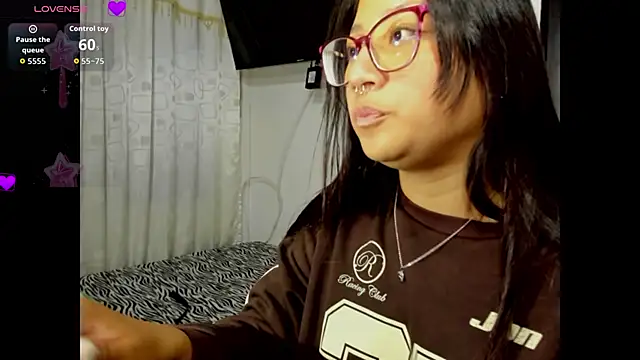 Snapshot of rouse__red chatting on March 30, 10:33 pm rouse red online show from March 30, 10:33 pm