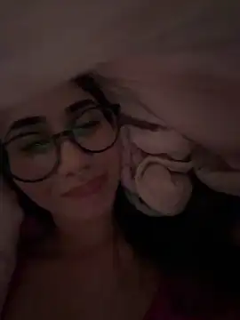 juliacosta online show from May 6, 1:03 am