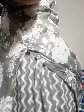 Snapshot of Sexyy_Bhabhi_143 chatting on July 12, 10:01 pm Sexyy Bhabhi 143 online show from July 12, 10:01 pm
