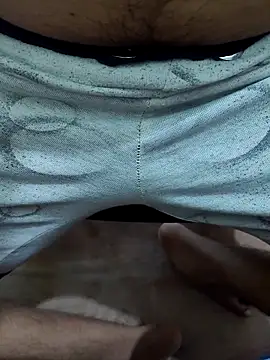 Snapshot of sweetcock180 chatting on March 28, 9:09 am sweetcock180 online show from March 28, 9:09 am